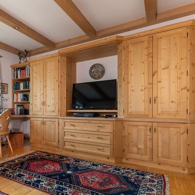 Großer Wandschrank Landhaus Stil mit großem Stauraum